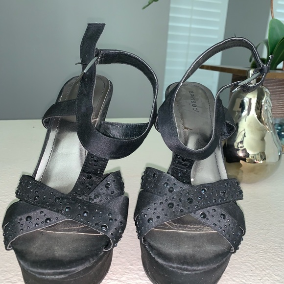 Black satiny platform wedges - Picture 2 of 6